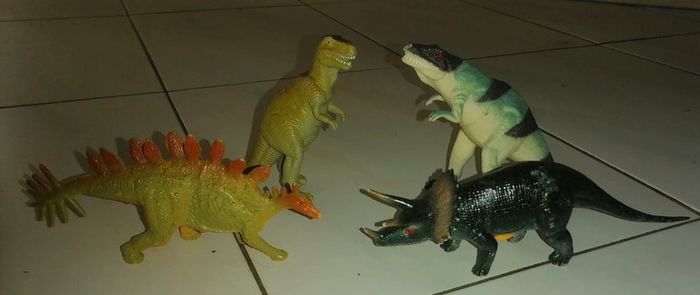 Lot 4 dinosaures de 10 cm - photo numéro 2