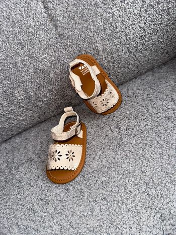 Chaussures / sandales dorées Tape à l’œil