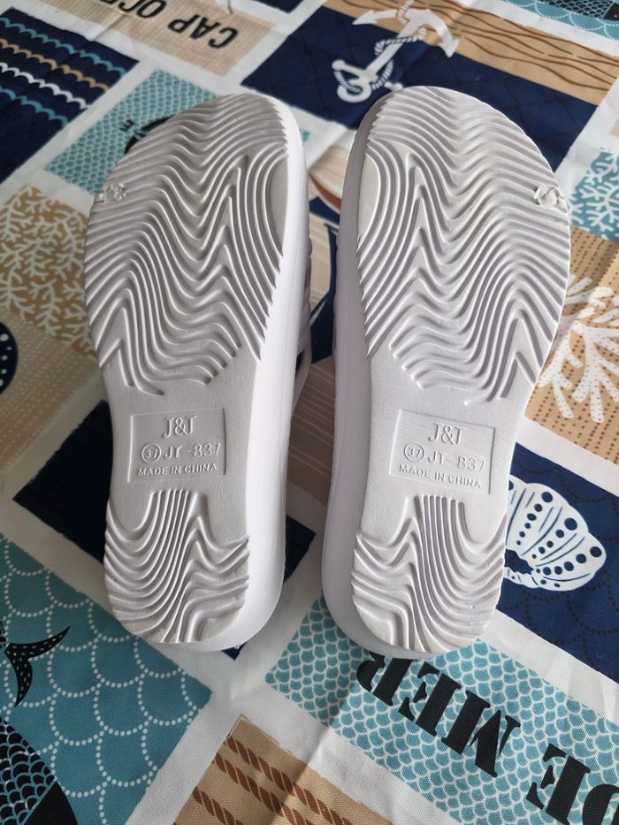 CLAQUETTES FEMME NEUF BLANCHE TAILLE 37 - photo numéro 5