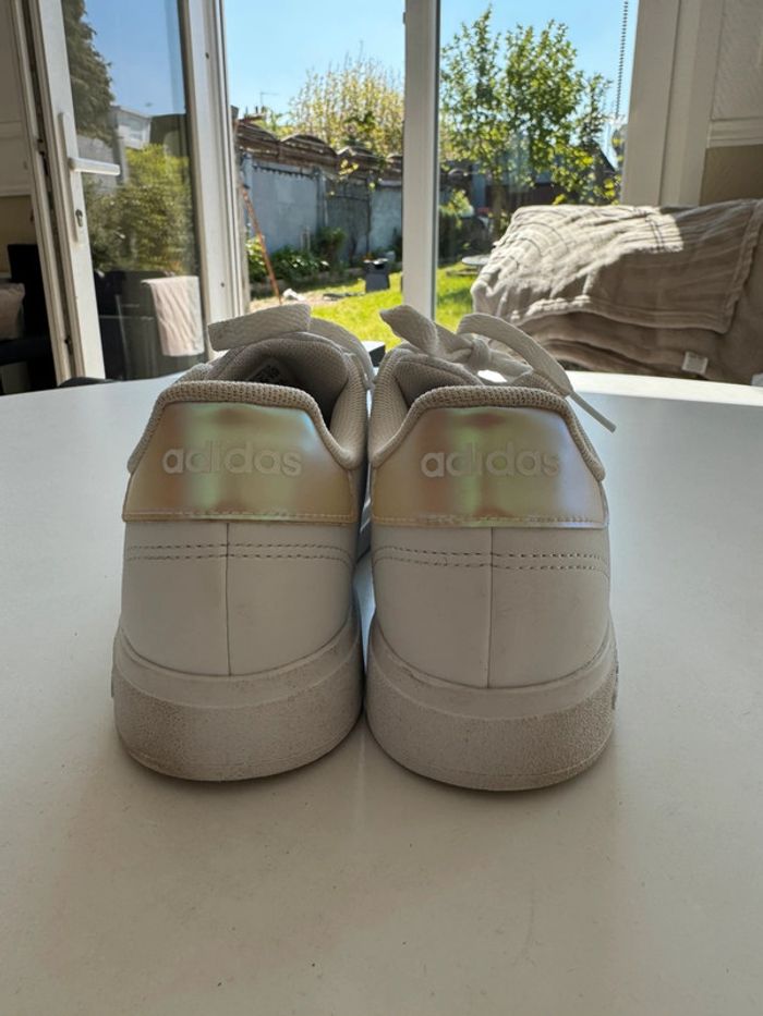 Baskets Adidas blanches taille 36 – Très bon état - photo numéro 2