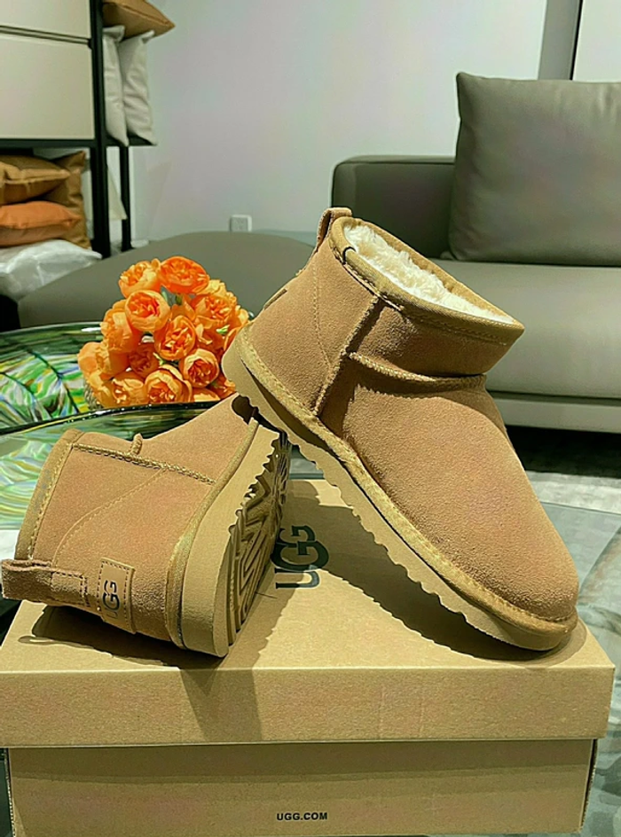 Bottes UGG Mini Marron 38 - photo numéro 2