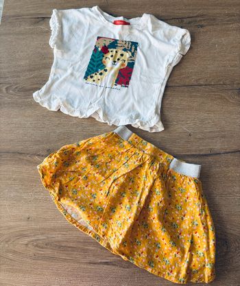 Ensemble t-shirt et jupe 💛 Taille 3 ans