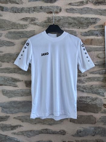 T-shirt, maillot de foot en taille 7-8 ans