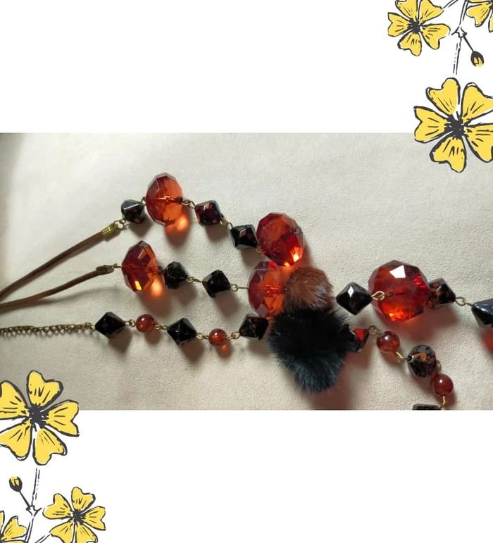 Collier original multirangs - Perles ambrées et noires + pompons fourrure – Collection PMN - photo numéro 5