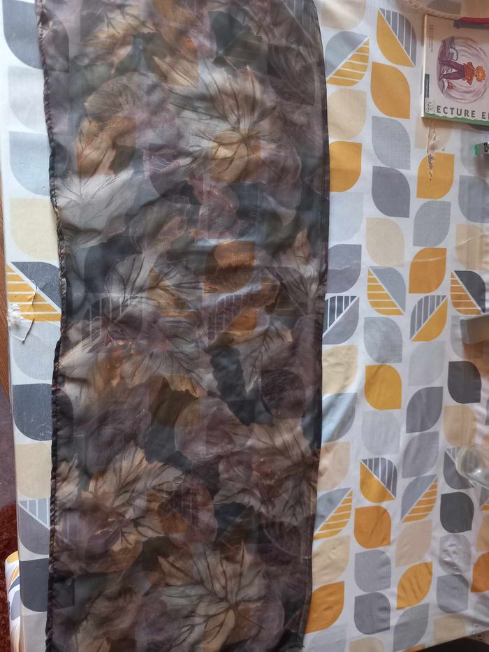 Petit foulard avec fleurs