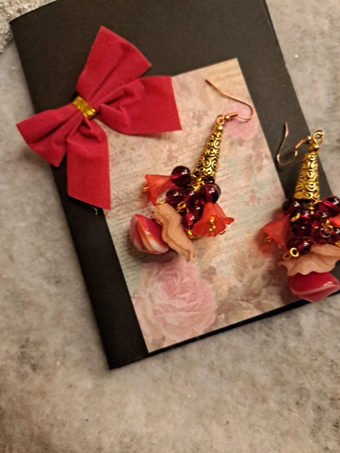 Boucles d'oreilles pendante rouge et doré - photo numéro 9