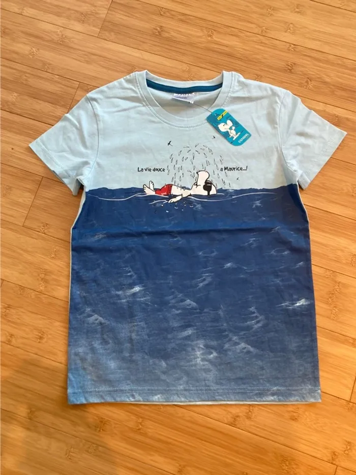 10 ans - T-shirt manches bleus  - neuf - inscription La vie douce à Maurice.