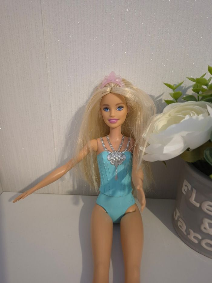 Jolie poupée Barbie ballerine / princesse bustier sculpté bleu turquoise - photo numéro 2