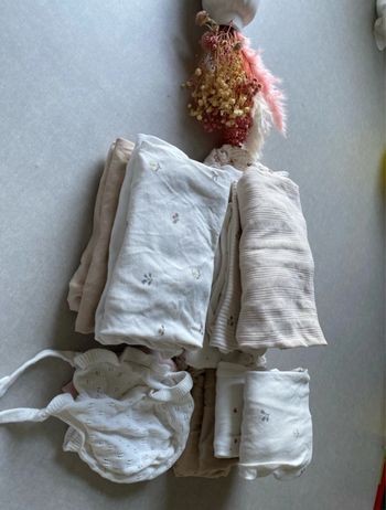 Lot 14 vêtement bébé fille 1-2mois 56 cm parfait état 