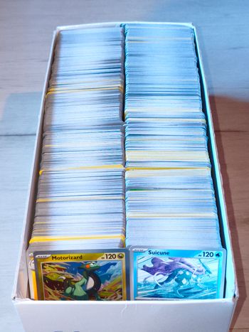 Lot de 100 cartes Pokémon VF en très bon état