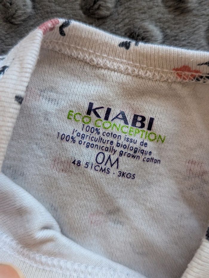 Lot de 4 bodies taille 0 mois - Obaibi, Sauthon & Kiabi. Motifs lapin, chat et fleurs - photo numéro 8