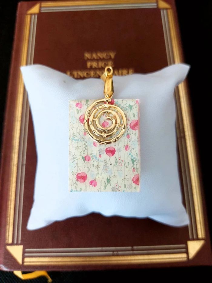 Magnifique pendentif bohème, petite image floral - photo numéro 2