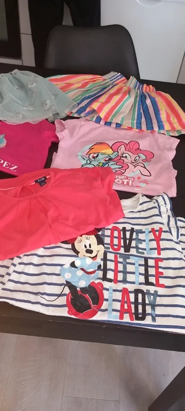 Lot vêtements fille 2/4 ans - photo numéro 2