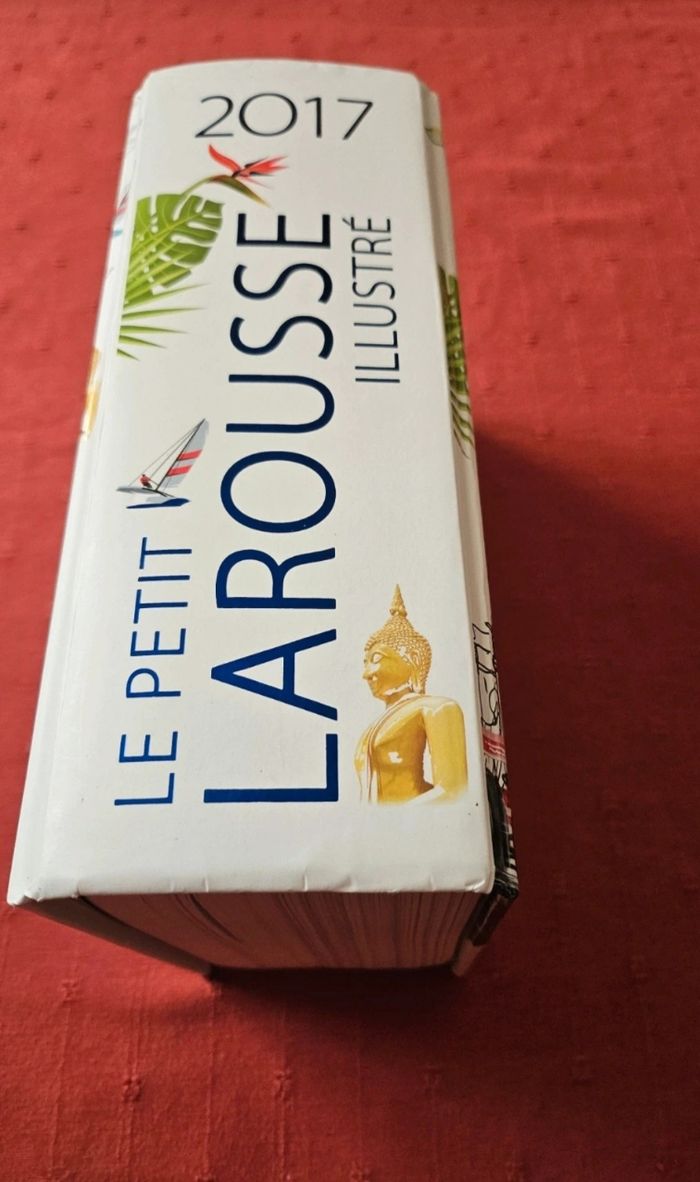 Le petit larousse illustré - photo numéro 3