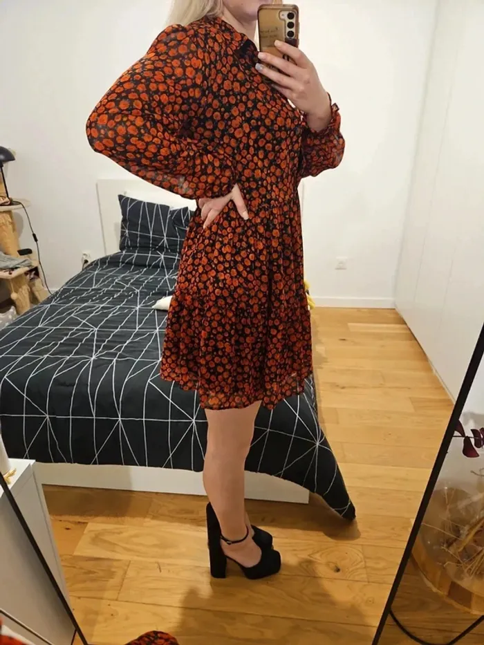 Robe fleurie rose rouges à volants Bershka taille 38 / M - photo numéro 5