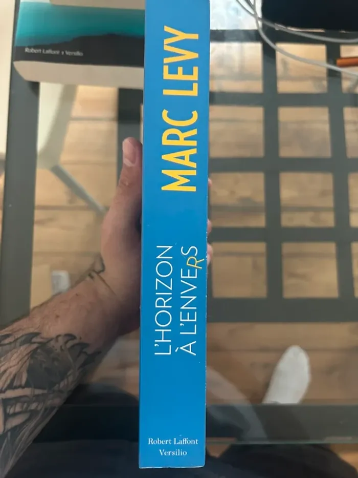 L'horizon à l'envers - Marc Levy - photo numéro 3