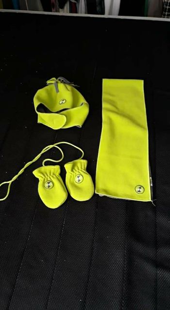Ensemble écharpe, bonnets, gants polaires