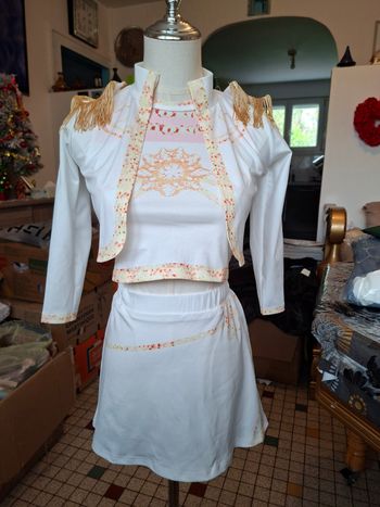 Ensemble fille neuf taille 5 ans blanc prix 5 euro 50