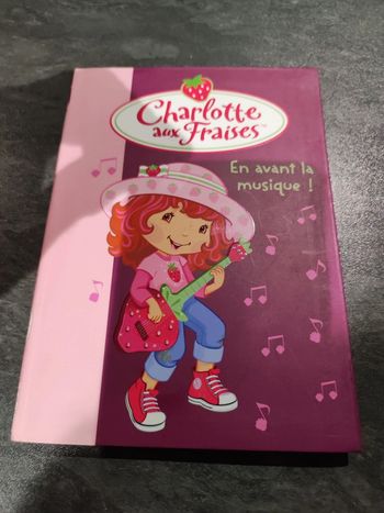 Charlotte aux fraises en avant la musique