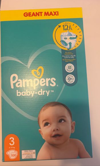 Couche Pampers taille 3