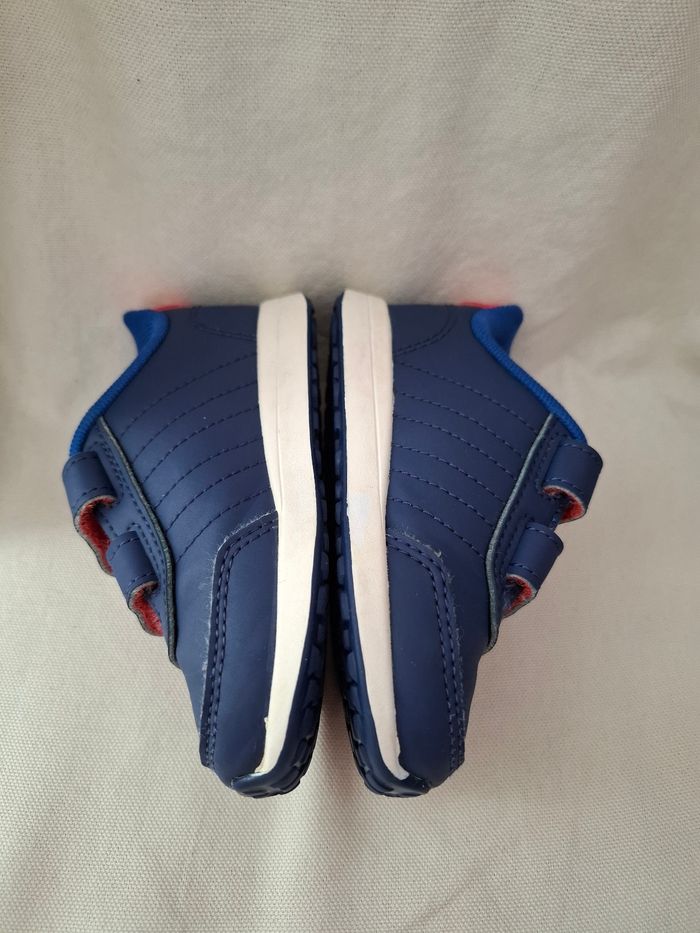 Basket adidas taille 21 - photo numéro 2