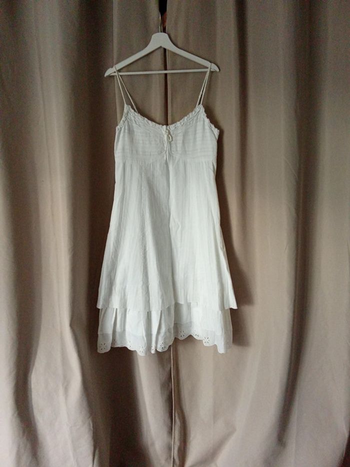 Robe blanche travaillée et avec une doublure M&S taille 40-42