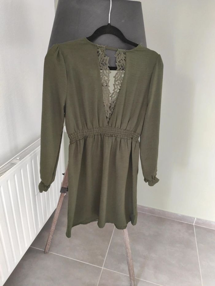 Robe 👗 kaki dentelle décolleté taille S - photo numéro 13