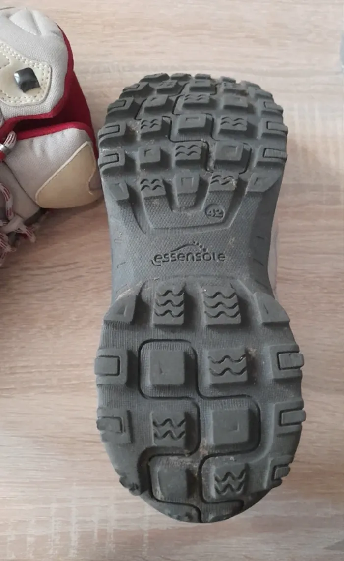 Chaussures de randonnée 42 - photo numéro 3