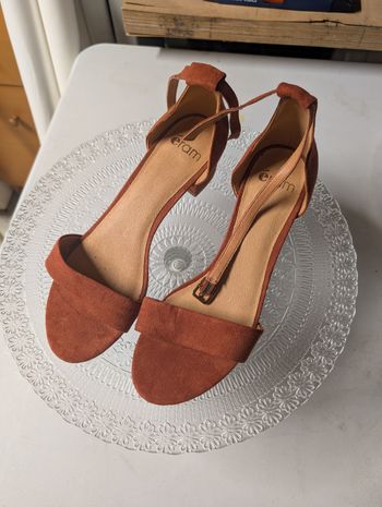 Paire de chaussures femme en daim Eram