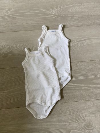 Lot de 2 bodies Petit Bateau taille 1 mois