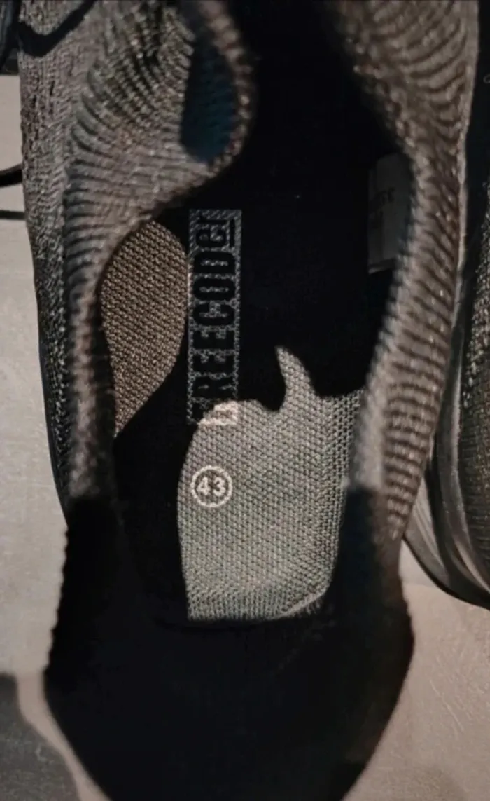 Paire de baskets Freecoder T43 - photo numéro 2