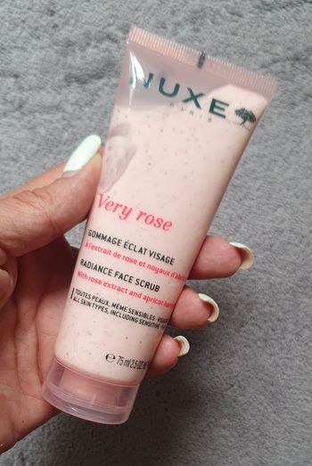 "Very Rose - Gommage Éclat Visage" (75Ml) / Nuxe