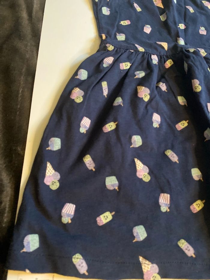 robe Kiabi, taille cinq ans pour enfants - photo numéro 3