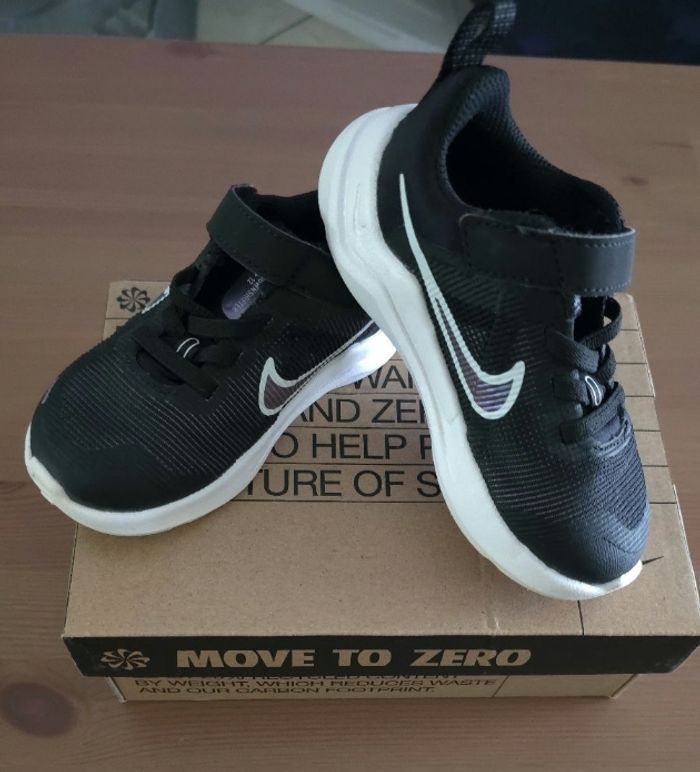 (NEUVES  non portées) 🏷🤩😍🥰superbes Baskets running  NIKE  unisex !  pointure 23.5 😍🤩🥰 - photo numéro 2
