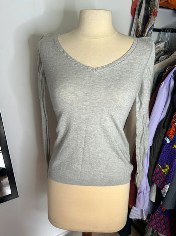 Pull fin gris col V