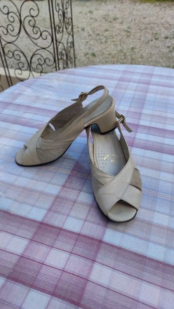 Escarpins à talons en cuir 41