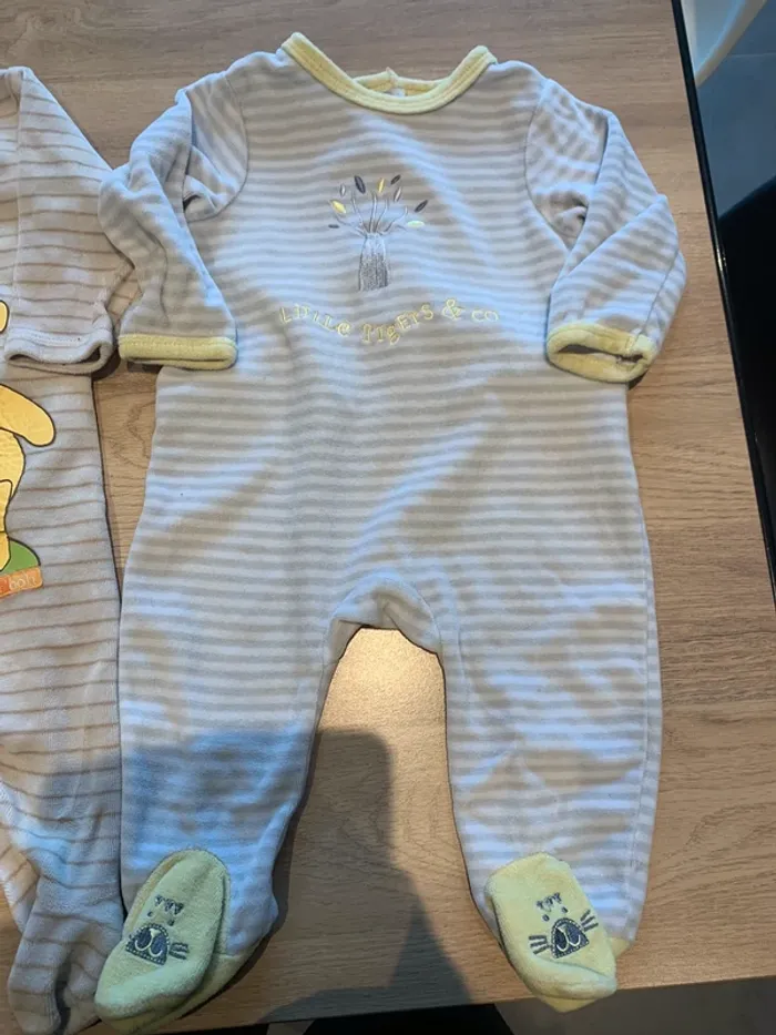 2 pyjamas taille 12 mois - photo numéro 2