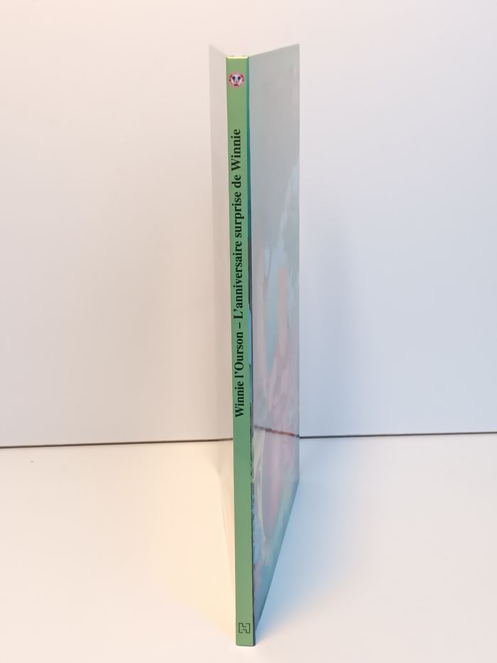 Livre Disney club du livre L'anniversaire surprise de winnie - photo numéro 2