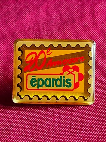 Pin's 20 ème anniversaire épardis ( vert)