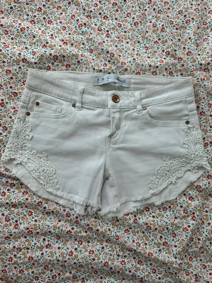Short blanc avec dentelle