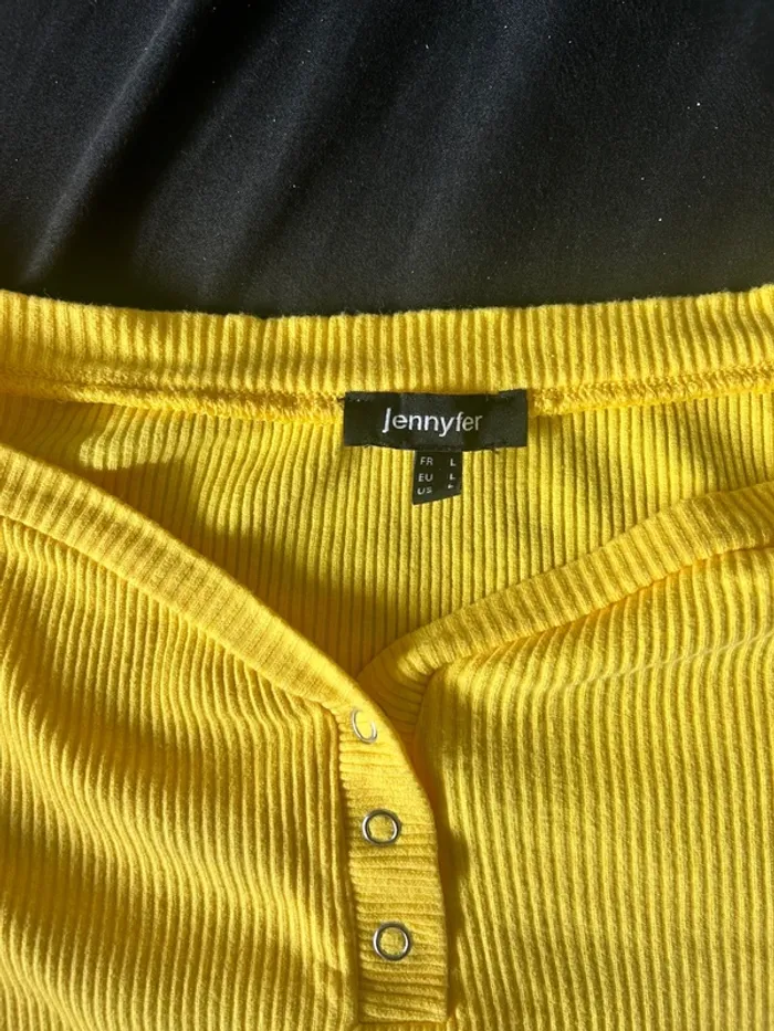 Petit haut court jaune taille L - photo numéro 2