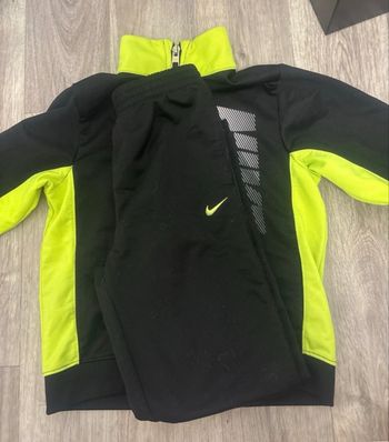 Survêtement Nike 7 ans excellent état 
