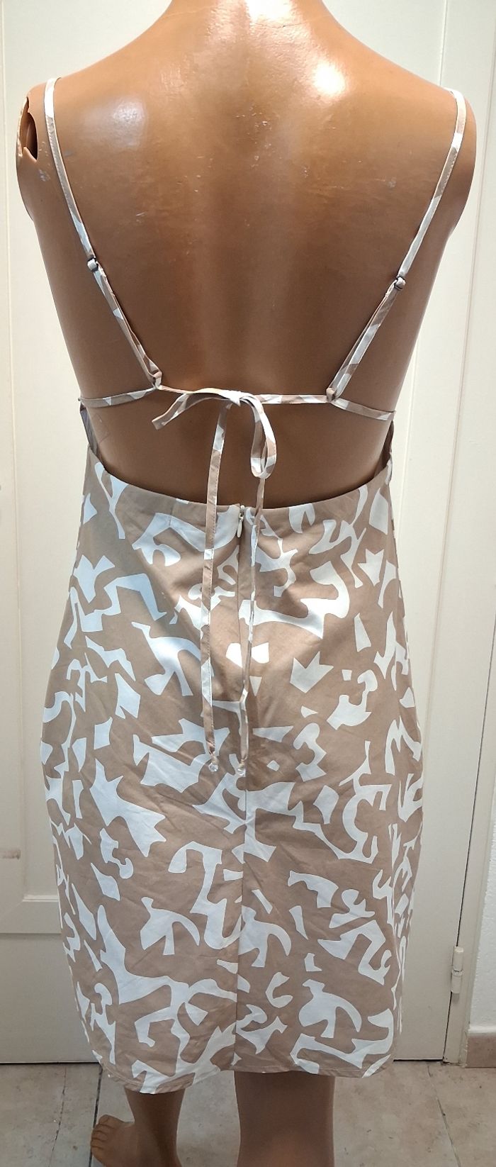 Robe dos nu GOA Paris beige blanc taille L - photo numéro 5