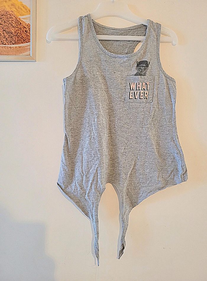Magnifique débardeur gris à noué Taille 10 ans - photo numéro 2