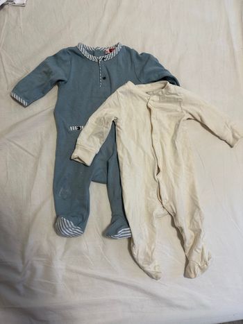 2 pyjamas bébé