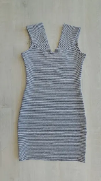 Robe marinière Mango - taille S - Col V épaules tombantes - été