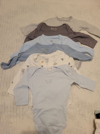 Lot 6 bodys petit bateau,  kiabi, ...