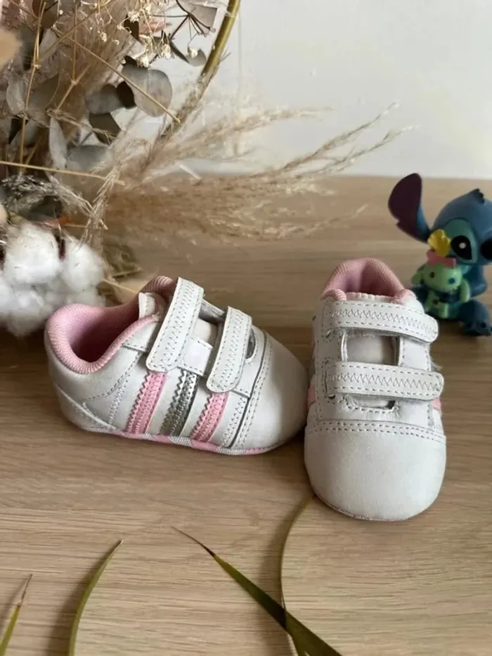 Chaussure basket bébé fille Adidas taille 17 - photo numéro 2