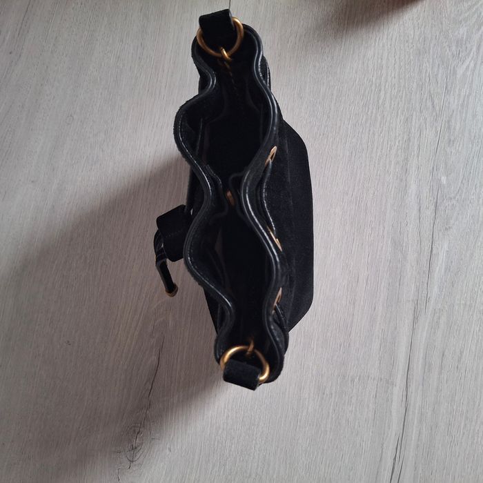 Sac seau noir Guess en simili velours – 100% vrai cuir - chaîne dorée - photo numéro 8