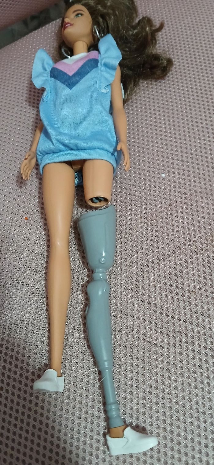 Barbie prothèse de jambe - photo numéro 5